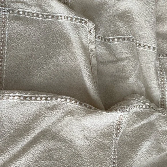 Tan and beige tablecloth 58 x 72 oval. Cotton Blend w/embroidery. EC. - Picture 14 of 14